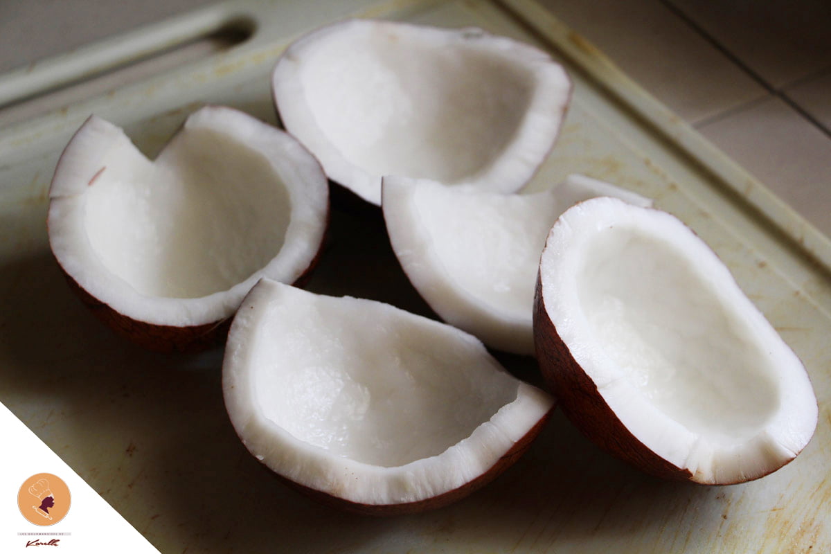 Préparation de la noix de coco fraîchement râpée