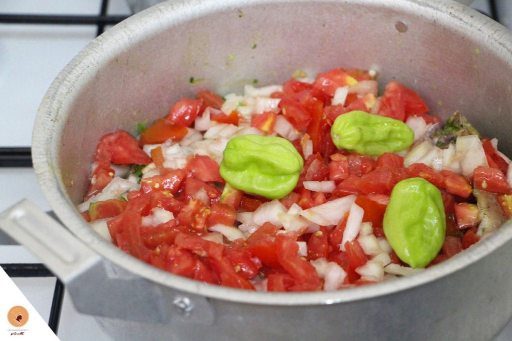 Kedjenou de poulet ivoirien