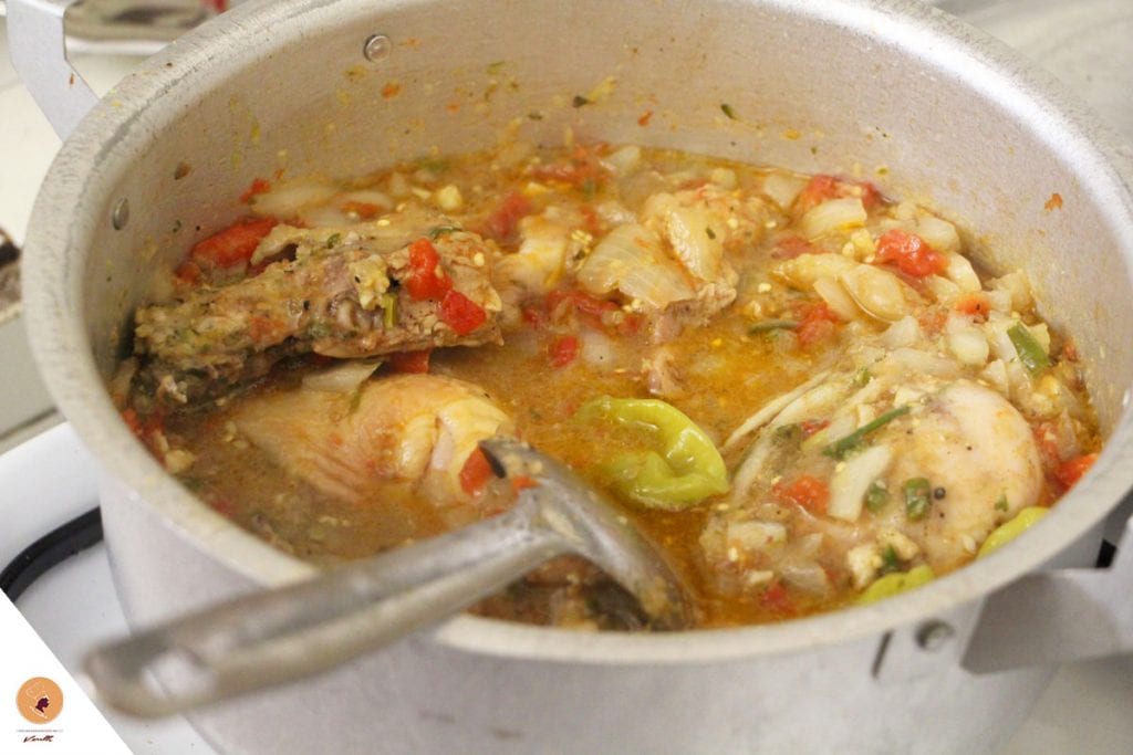 Kedjenou de poulet ivoirien