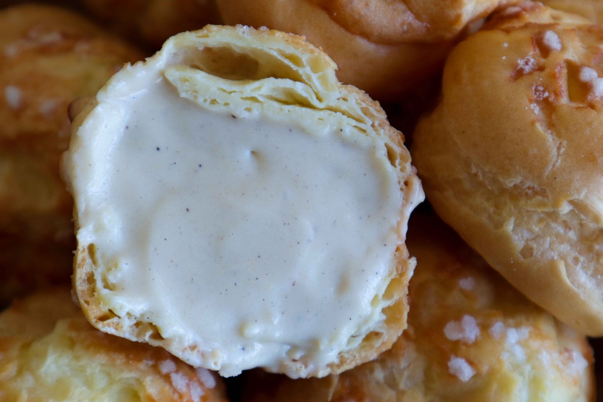Choux fourrés à la crème diplomate